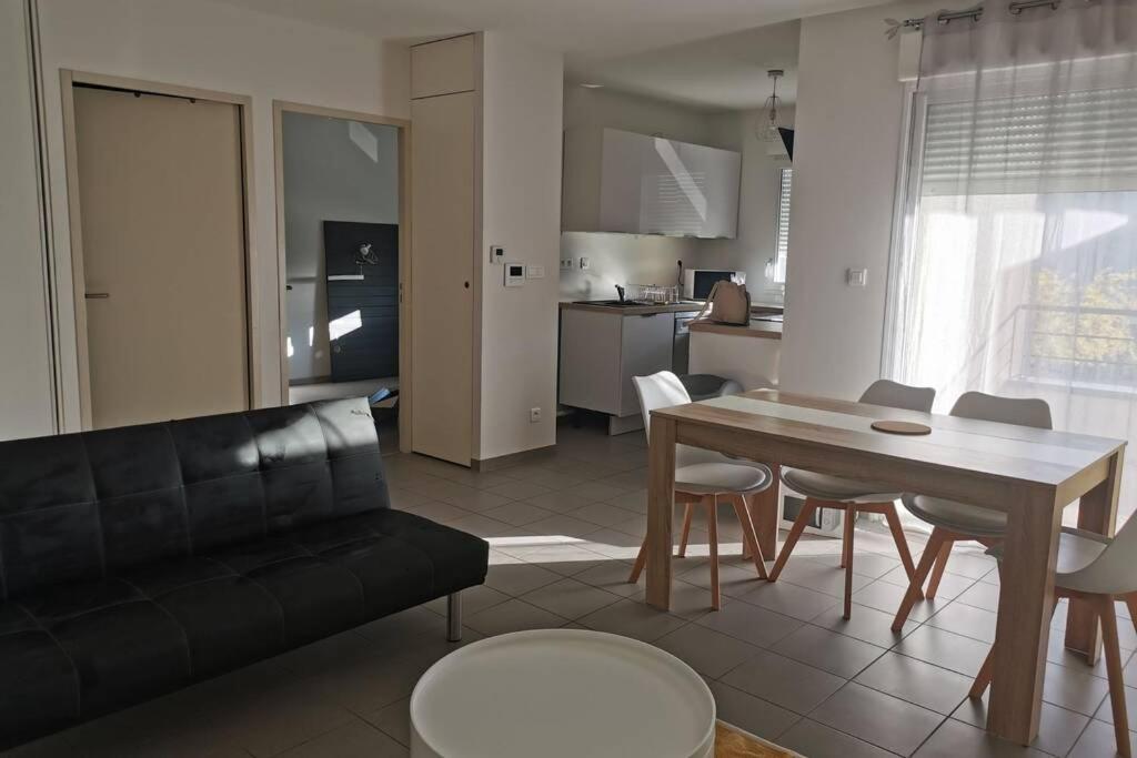Appartement T2 Accessible Pmr Avec Terrasse Et Garage Onet-le-Chateau Exterior photo